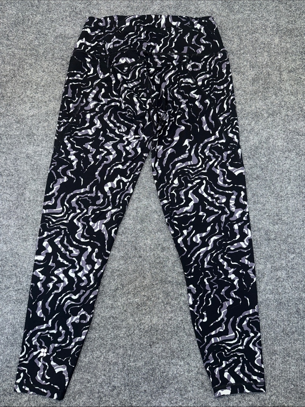 Sweaty Betty Power 7/8 Black & Gray Abstract Print Jeggings - Picture 2 of 7